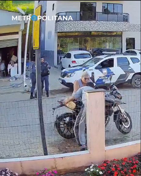 Tragedia en Brasil: Hombre incendia su motocicleta en retén policial y hiere de gravedad a su madre