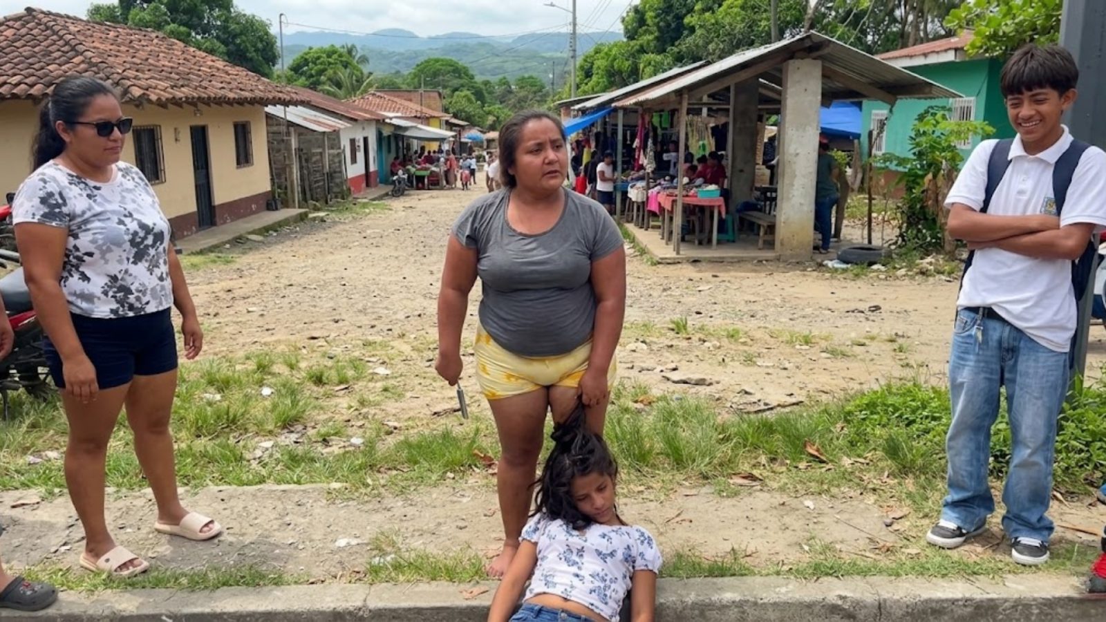 Madre frustra intento de secuestro en Honduras: Logra reducir a mujer armada con un cuchillo