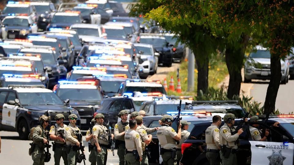 Tiroteo en mezquita de San Diego deja cinco muertos, incluidos dos atacantes adolescentes.